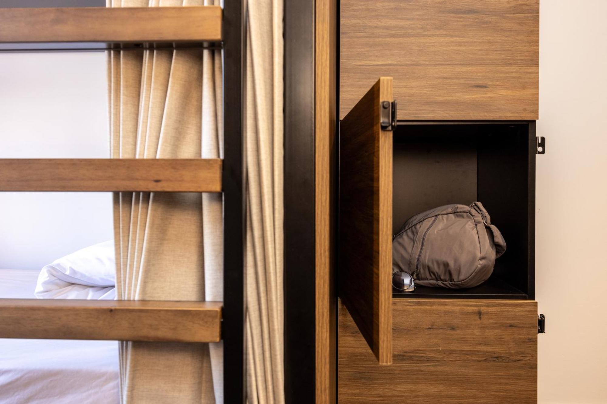 Хостел Haka House Роторуа Екстер'єр фото A capsule hotel in Tokyo