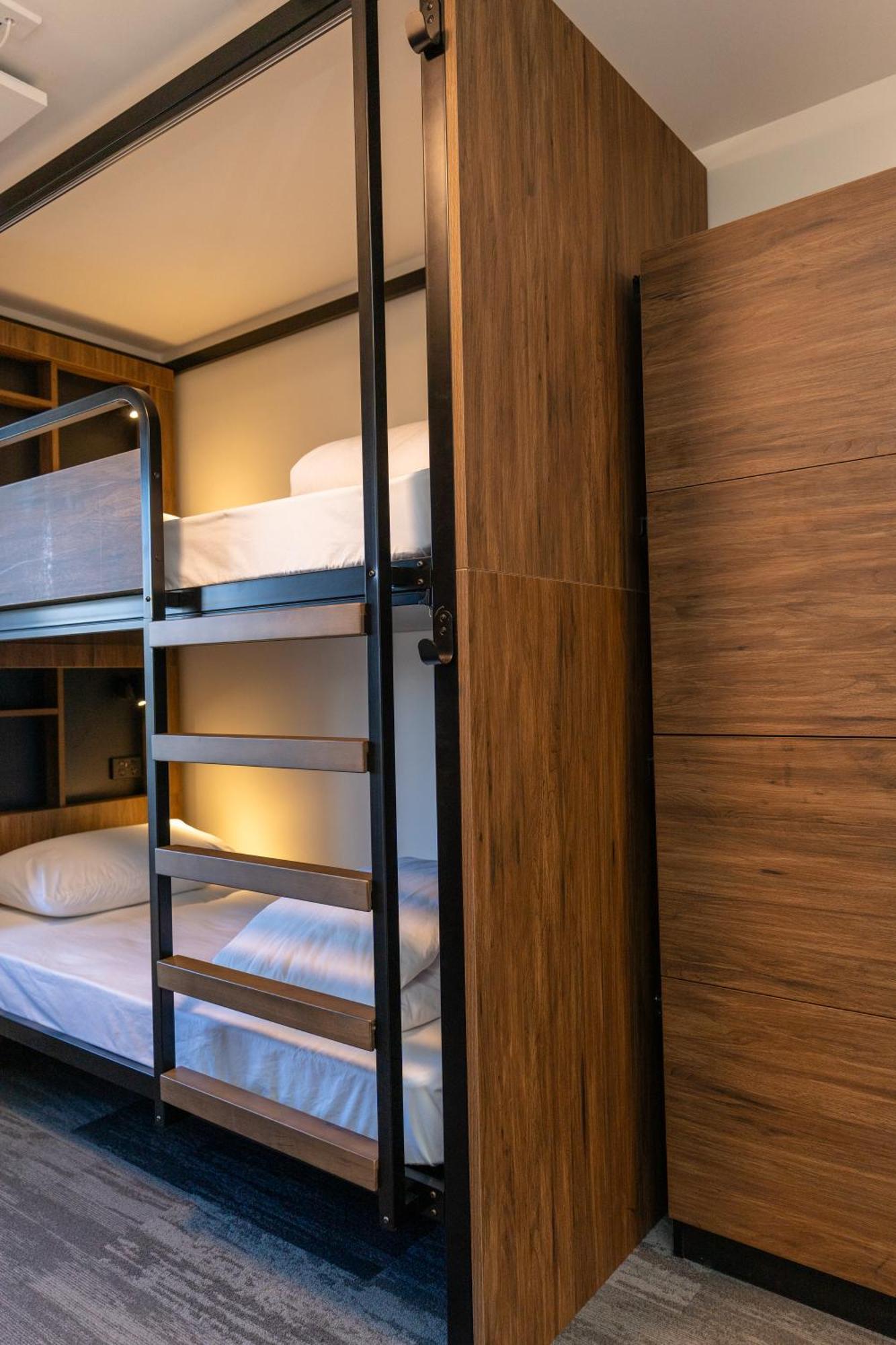 Хостел Haka House Роторуа Екстер'єр фото A bunk bed in a capsule hotel