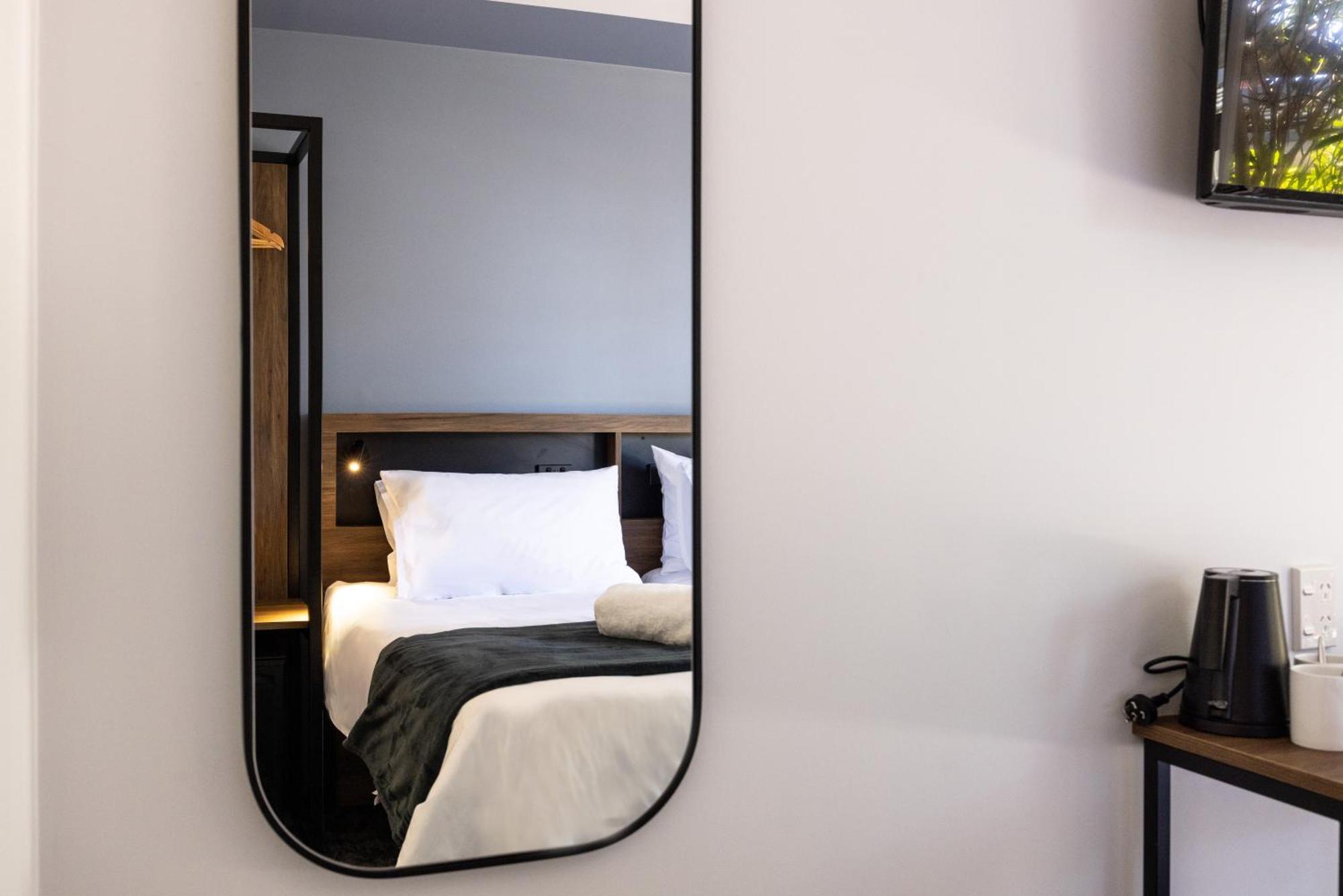 Хостел Haka House Роторуа Екстер'єр фото A mirror