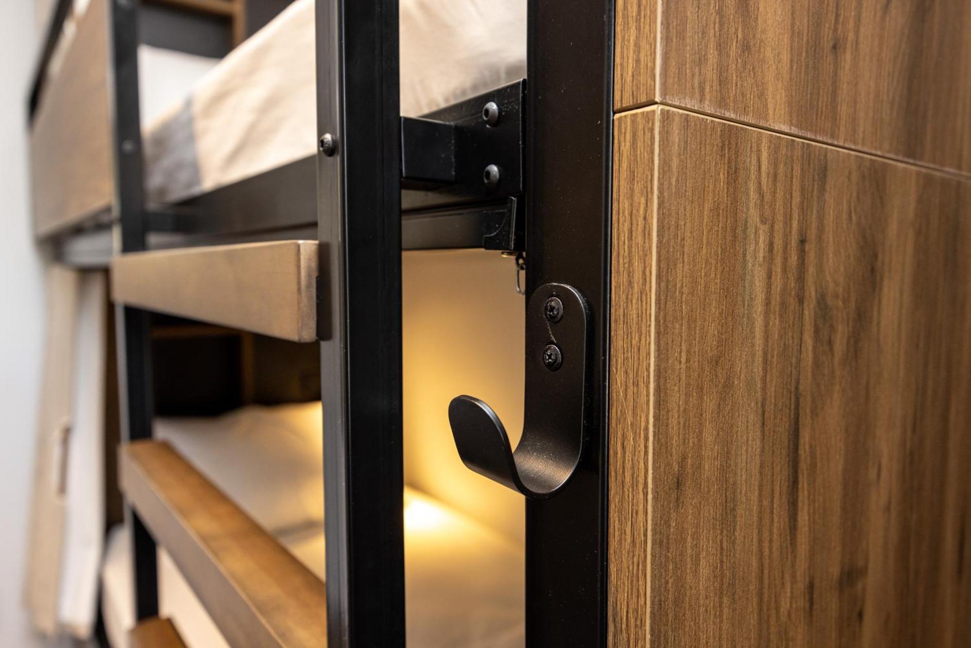 Хостел Haka House Роторуа Екстер'єр фото A coat hook