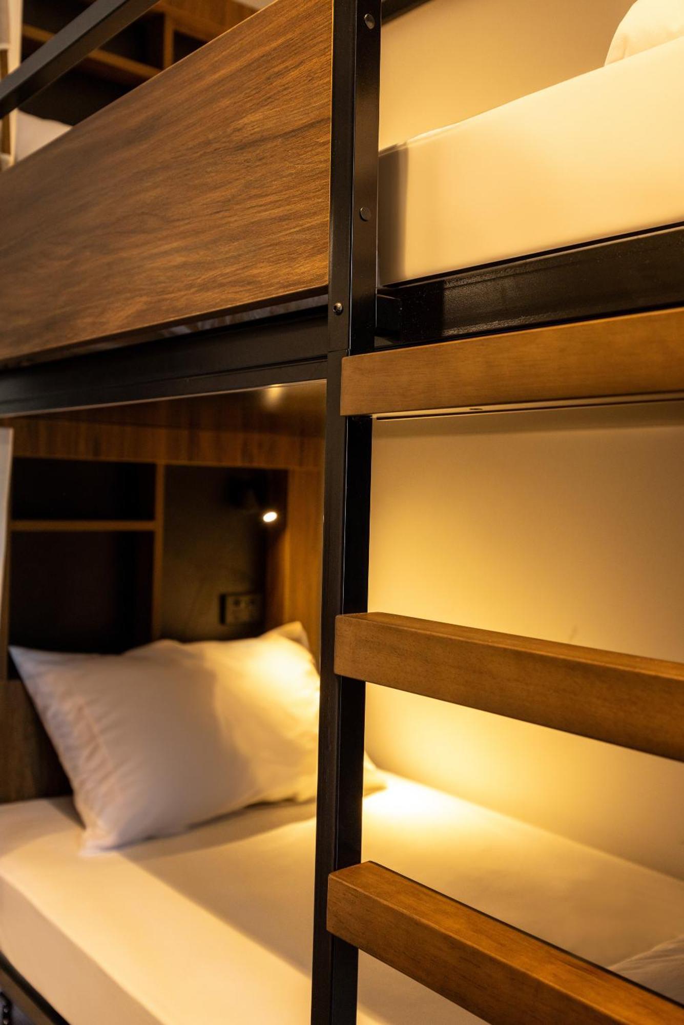 Хостел Haka House Роторуа Екстер'єр фото A capsule hotel in Tokyo