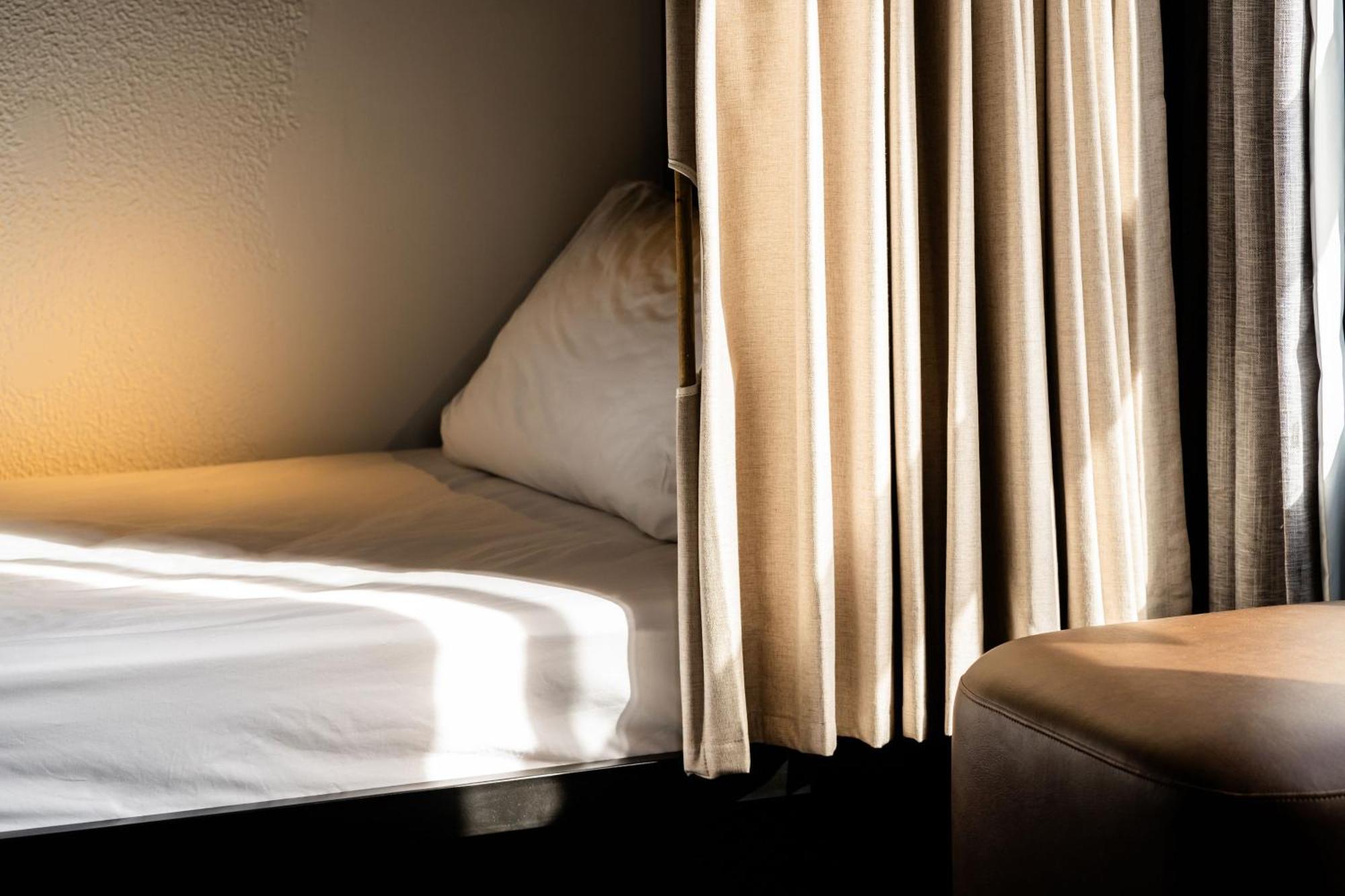 Хостел Haka House Роторуа Екстер'єр фото A bed