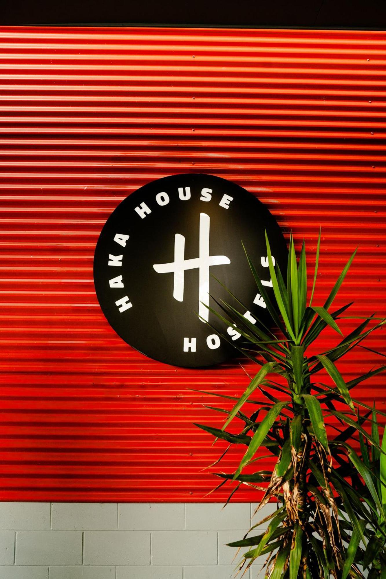 Хостел Haka House Роторуа Екстер'єр фото Haka House